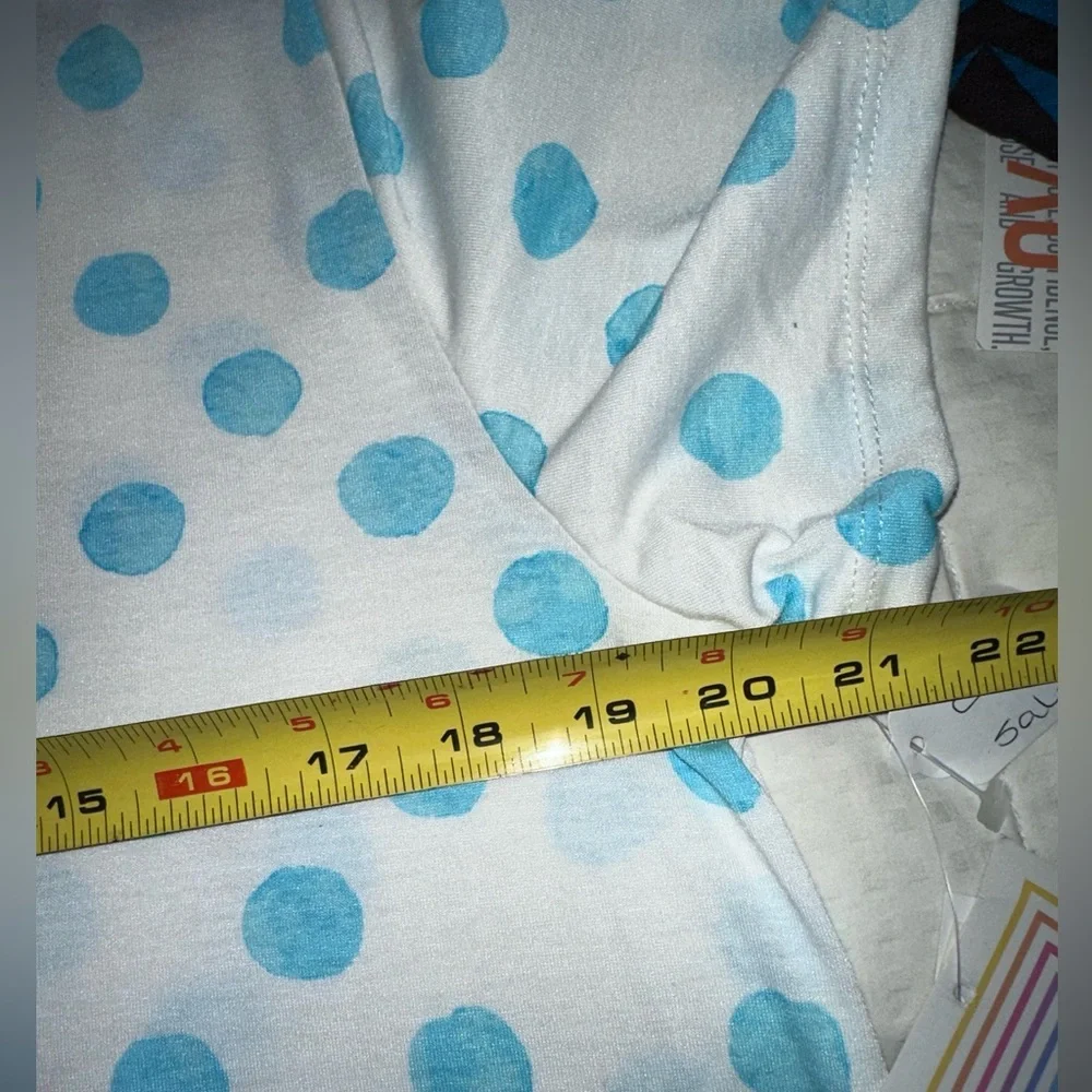 Lularoe large white & turquoise polka dot Christy V neck short sleeve t shirt. - Picture 5 of 6
